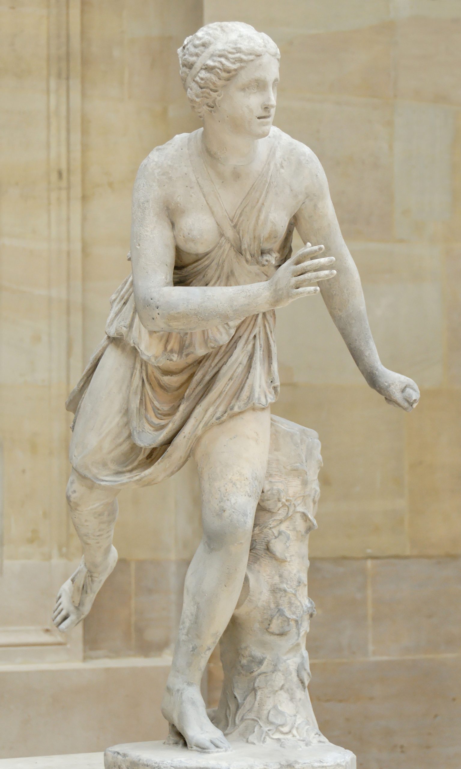 Sculpture of Atalanta running