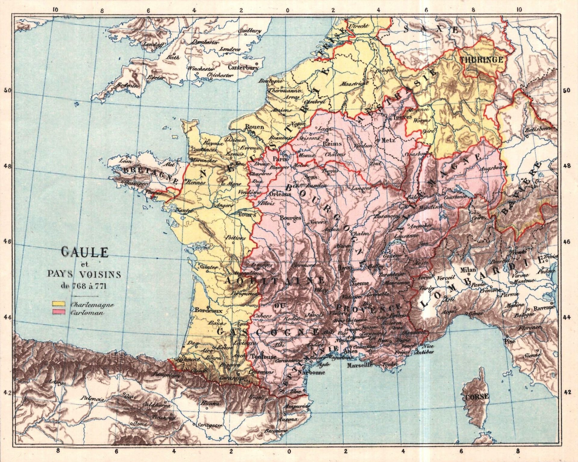 A map showing the division of the Frankish Kingdom from 768 to 771. The map is in French and has a light blue background with longitude and latitude lines. The Frankish Kingdom is divided into two parts by a red line. The northwestern parts of the kingdom (Austrasia, northern Neustria and most of Aquitaine) are yellow and belonged to Charlemagne. The southeastern parts of the country (southern Neustria, Burgundy, Thuringia, Provence, Alsace and Alemannia, Thuringia, and some other areas) in pink, belonged to Carloman. The map also shows the neighboring countries and their borders. The map is detailed and shows the topography of the land, including mountains, rivers, and islands. The map is titled “GAULE PAYS VOISINS” and is dated 768-771.