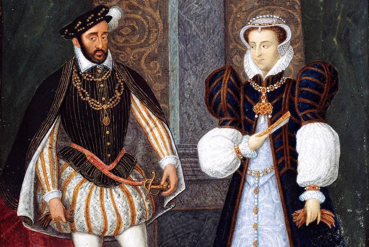 This painting depicts King Henry I of France and Catherine de Medici, who was his second wife. The king is wearing a black and gold jacket, while Catherine is wearing a blue dress with a black and gold coat. Both are wearing headdresses and jewels.